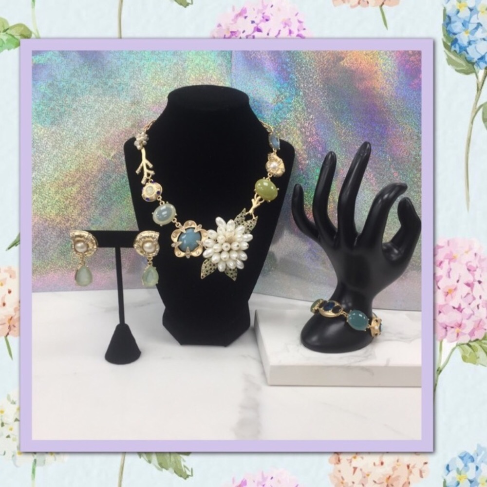 Dainty Gold Statement Jewelry Set